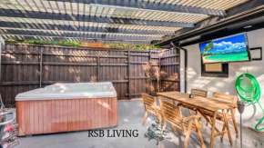 Superior 4BR 2BA Holiday Home with Hot Tub & Grill